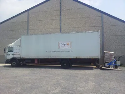 livraison camion hayon et transpalette tout terrain